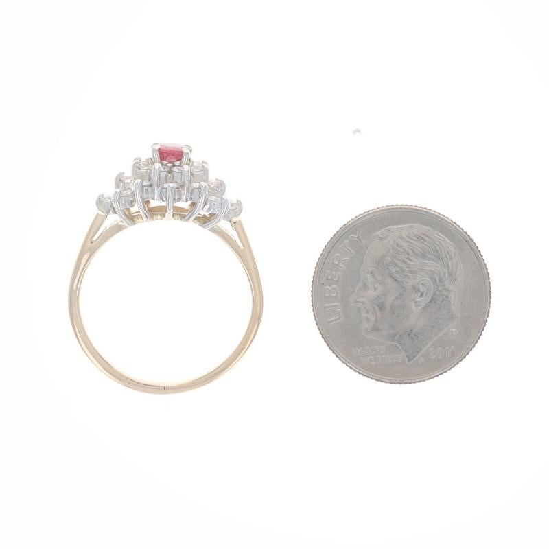 Bague en or jaune avec rubis et diamant - 14k Round .89ctw en vente 1