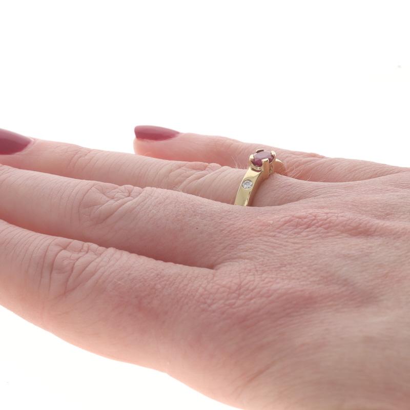 Donna Yellow Gold Ruby Diamond Ring 18k Oval .70ctw in vendita