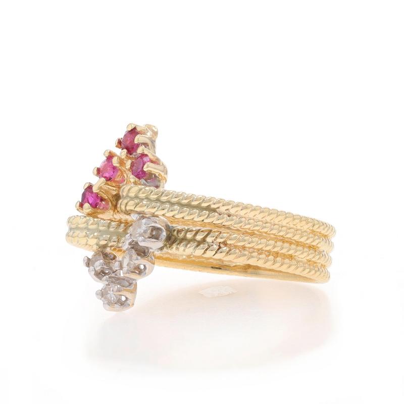 Round Cut Yellow Gold Ruby Diamond Vintage Ring - 14k Roud .42ctw Intertwinted Rope For Sale