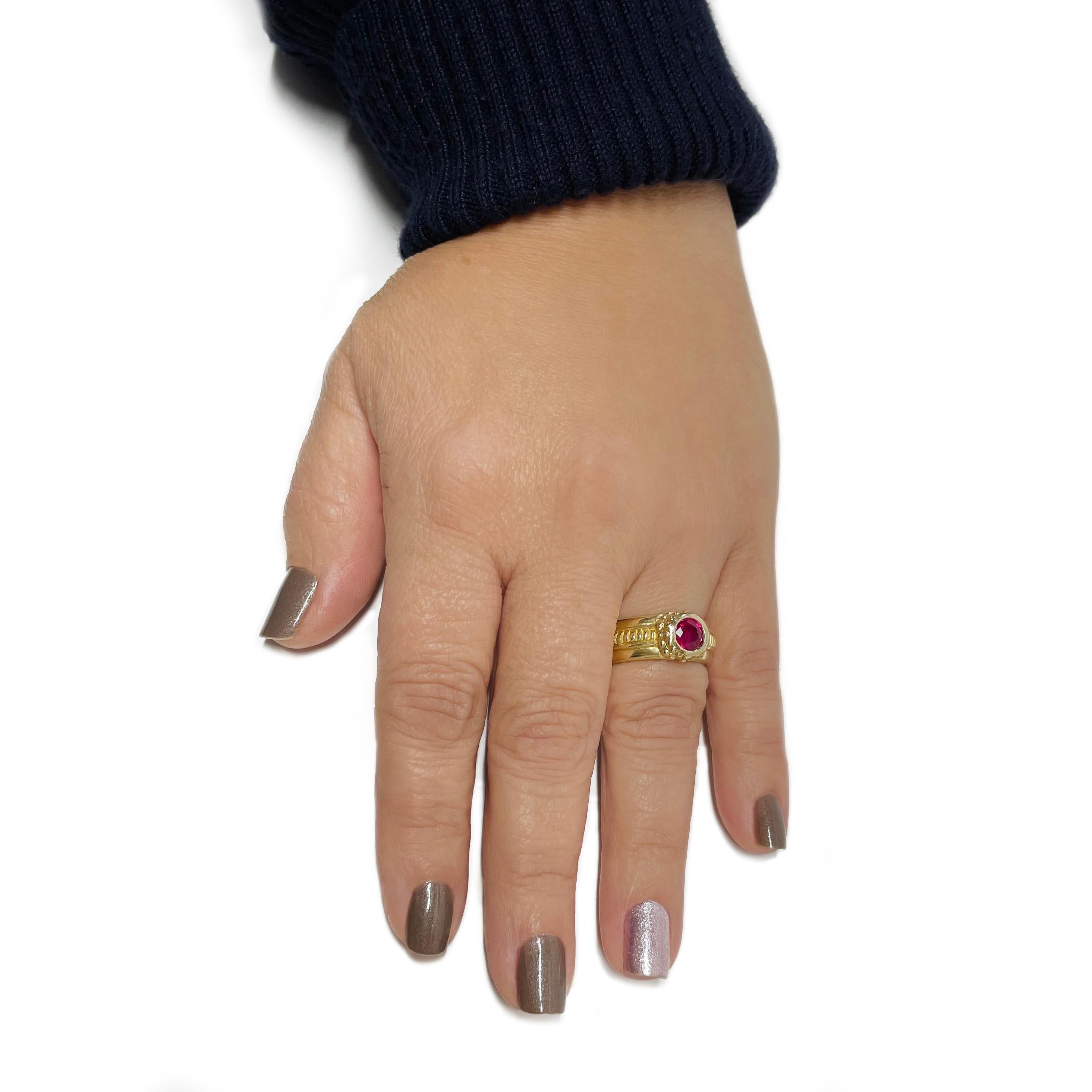 Rubin-Ring aus Gelbgold für Damen oder Herren im Angebot