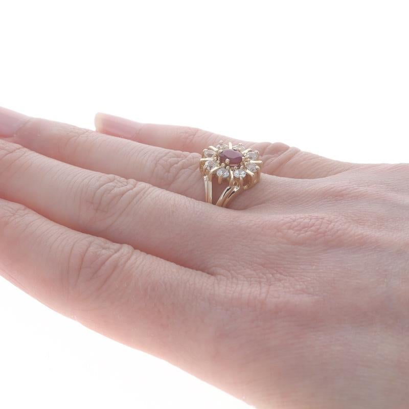 De las mujeres Anillo de oro amarillo con halo de zafiro rubí - 14k Oval 1.03ctw Floral en venta