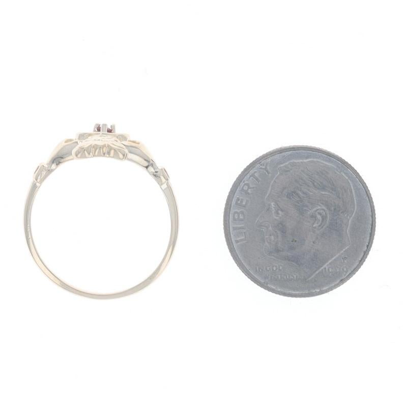 Bague Claddagh en or jaune avec solitaire en rubis - 14k Round Friendship Love Marriage en vente 1