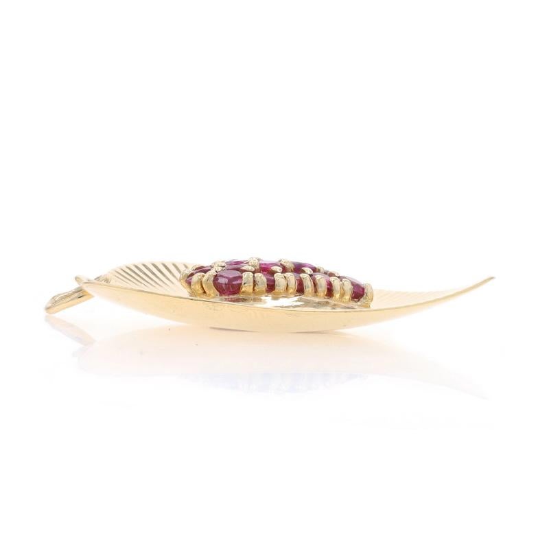 Gelbgold Rubin Vintage Herz-Cluster-Anhänger - 14k rund 1,65 Karat Love (Rundschliff)