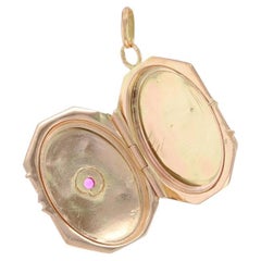 Pendentif médaillon vintage en or jaune et rubis avec 2 cadres ronds gravés Milgrain de 14 carats