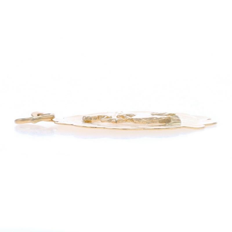 Yellow Gold Sagittarius Zodiac Sign Charm - 14k Astrology Archer Pendant In Excellent Condition In Greensboro, NC