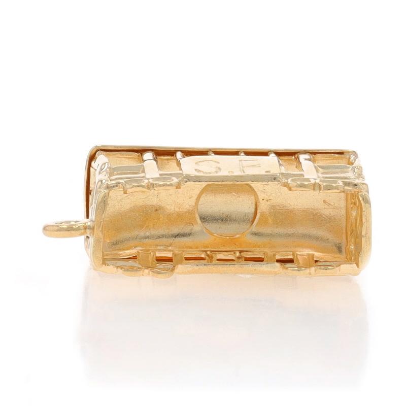 Yellow Gold San Francisco Cable Car Charm - 14k California Travel In Excellent Condition For Sale In Greensboro, NC