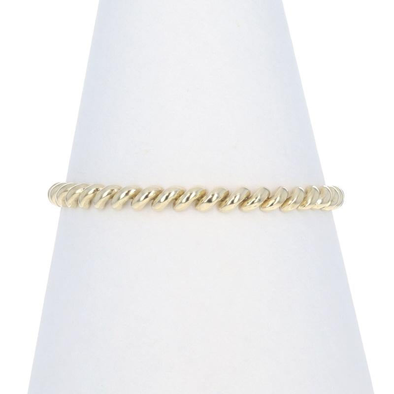 Contenu du métal : Or jaune 14k

Style de chaîne : San MarCo
Style de bracelet : Chaîne
Type de fermeture : Fermoir à onglet avec fermoir de sécurité d'un côté

Mesures

Largeur de la chaîne : 5,1 mm (7/32