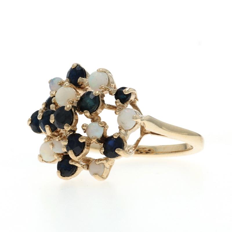 Anello cocktail in oro giallo con zaffiro e opale australiano 14k Rd 1,73ctw floreale In condizioni ottime in vendita a Greensboro, NC