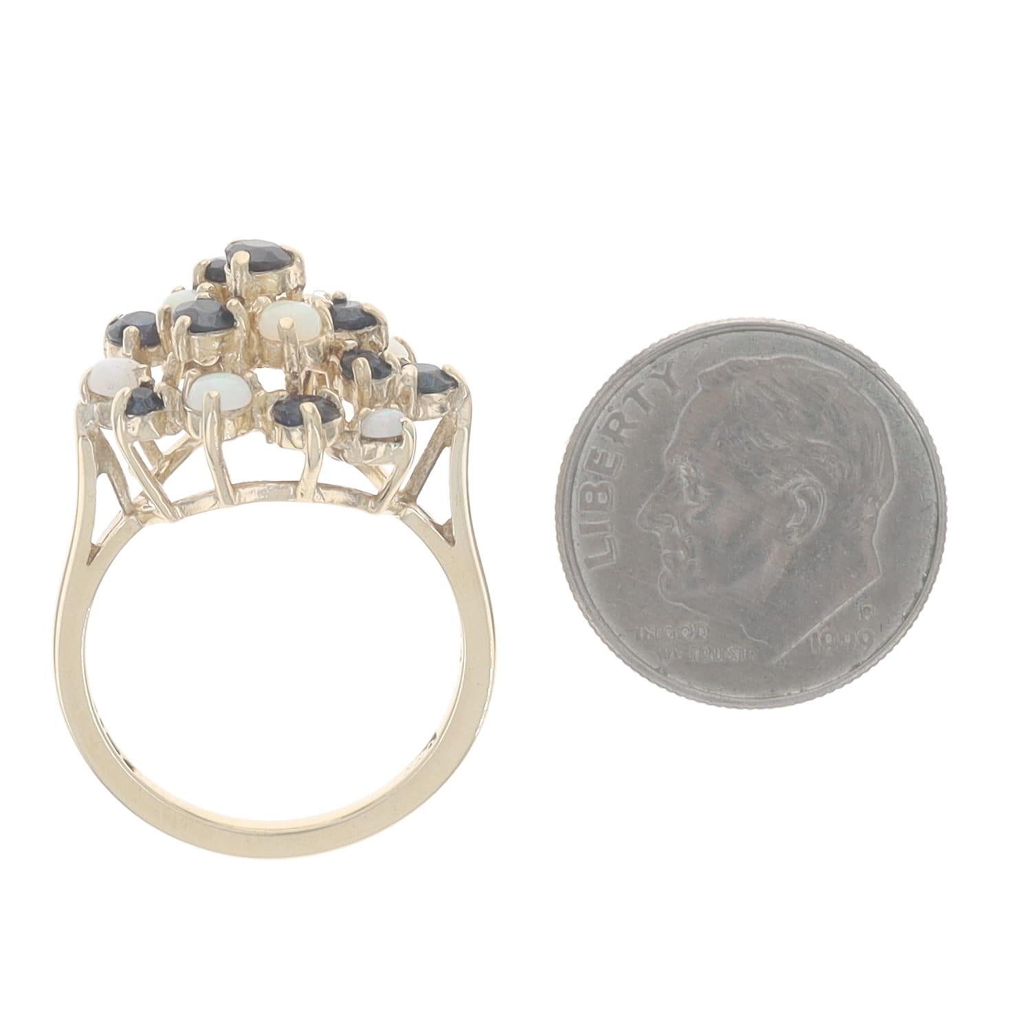 Anello cocktail in oro giallo con zaffiro e opale australiano 14k Rd 1,73ctw floreale in vendita 1