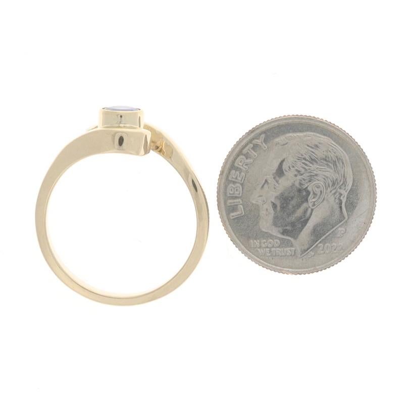 Bague solitaire en or jaune avec saphir - 14k Round .42ct Pour femmes en vente