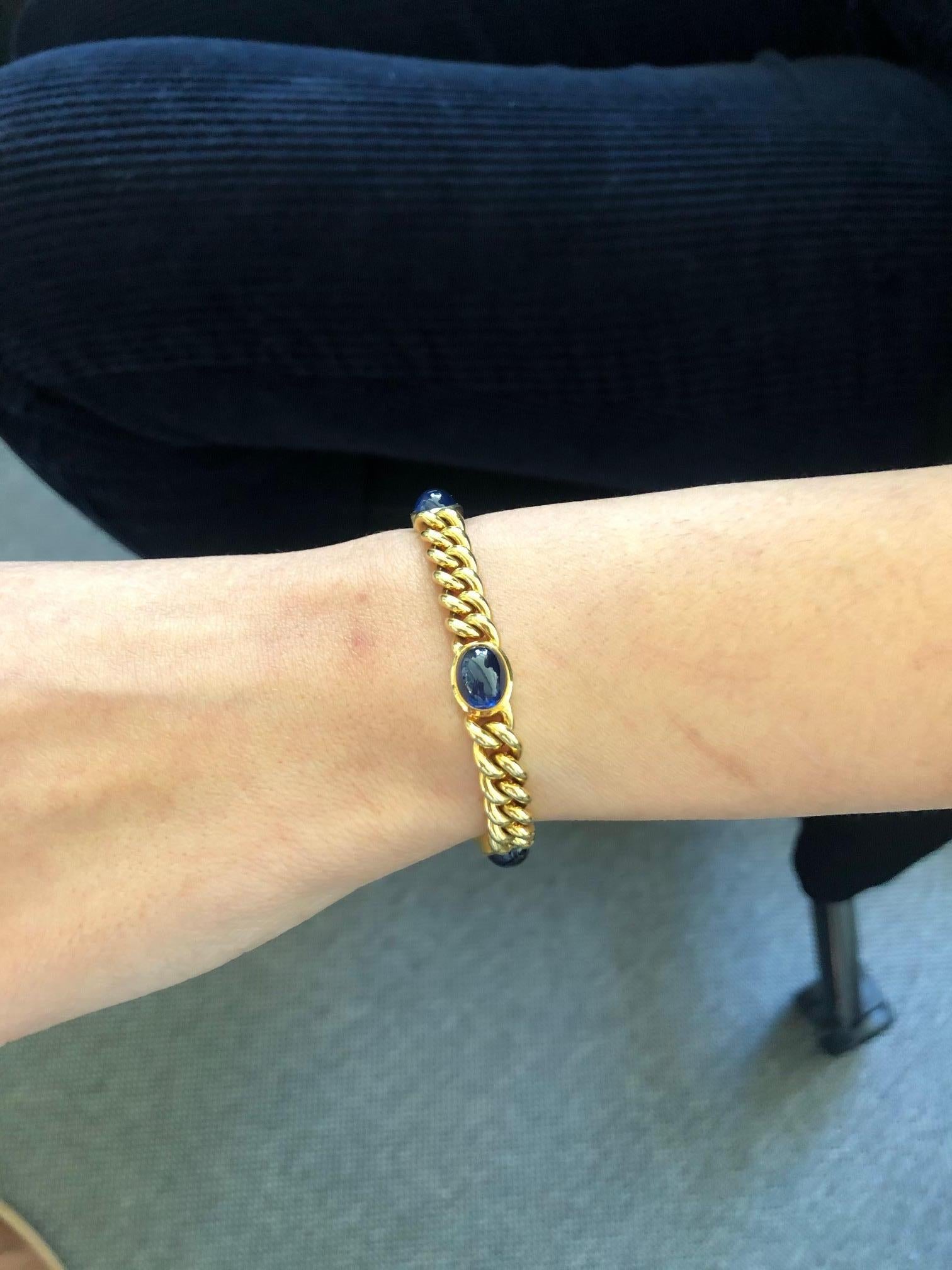 Yellow Gold Sapphire Curb Chain Bracelet In Excellent Condition In Lucerne, CH