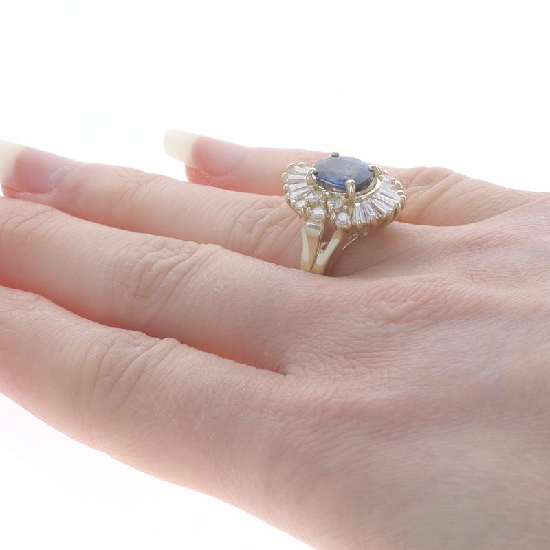 Anillo Halo Bailarina Zafiro y Diamante Oro Amarillo - 14k Oval 3.43ctw en Excelente estado para la venta en Greensboro, NC