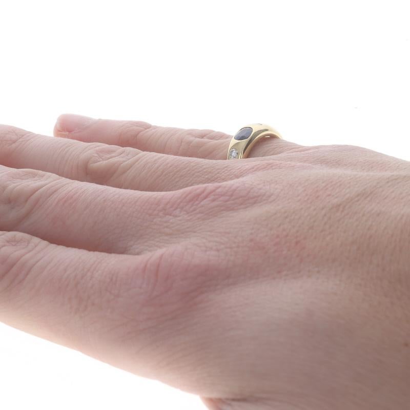Anneau en or jaune saphir diamant - 18k Oval .90ctw Three-Stone Ring Pour femmes en vente