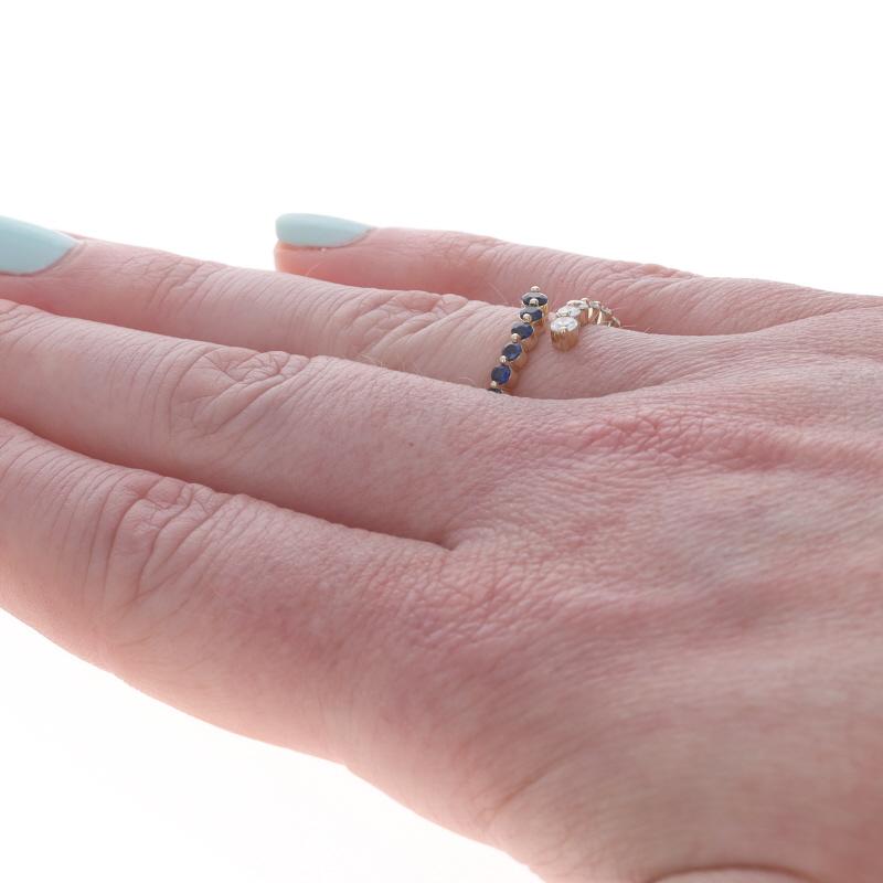 Anneau en or jaune saphir diamant bypass - 14k Round .56ctw Ring Pour femmes en vente