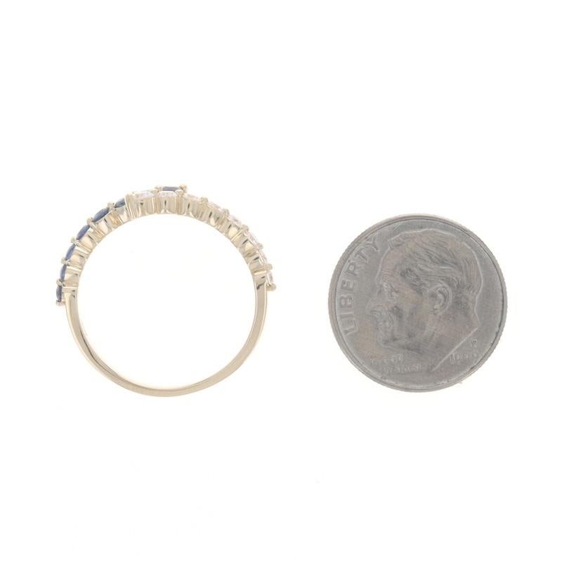 Anneau en or jaune saphir diamant bypass - 14k Round .56ctw Ring en vente 1
