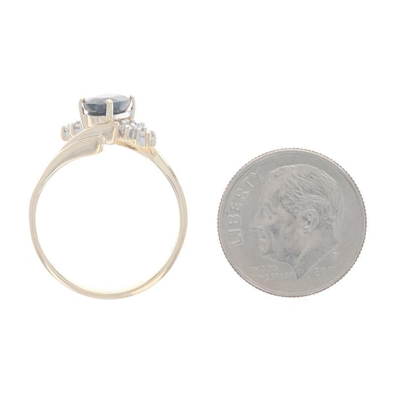 Bague bypass en or jaune 14 carats avec saphirs et diamants - 1,12 carat poids total en vente 1