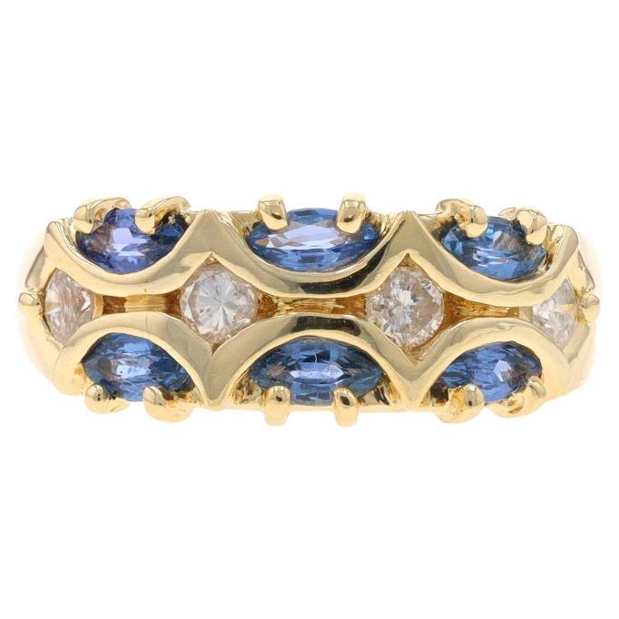 Anillo de oro amarillo con zafiro y diamantes en racimo - 10k Anillo marquesa con festón de 1,02 ctw