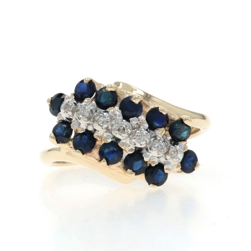 Taille : 6
Frais de taille : Up&Up 2 tailles pour $40 ou Down 1 taille pour $40

Contenu métallique : Or jaune 10k et or blanc 10k

Informations sur les pierres

Saphirs naturels
Traitement : Chauffage
Carat(s) : 1.44ctw
Coupe : Ronde

Diamants