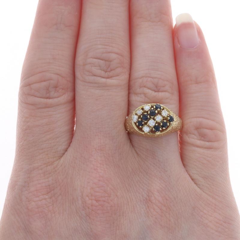 Taille ronde Bague cocktail en or jaune avec saphir et diamant - 18k Round .70ctw en vente
