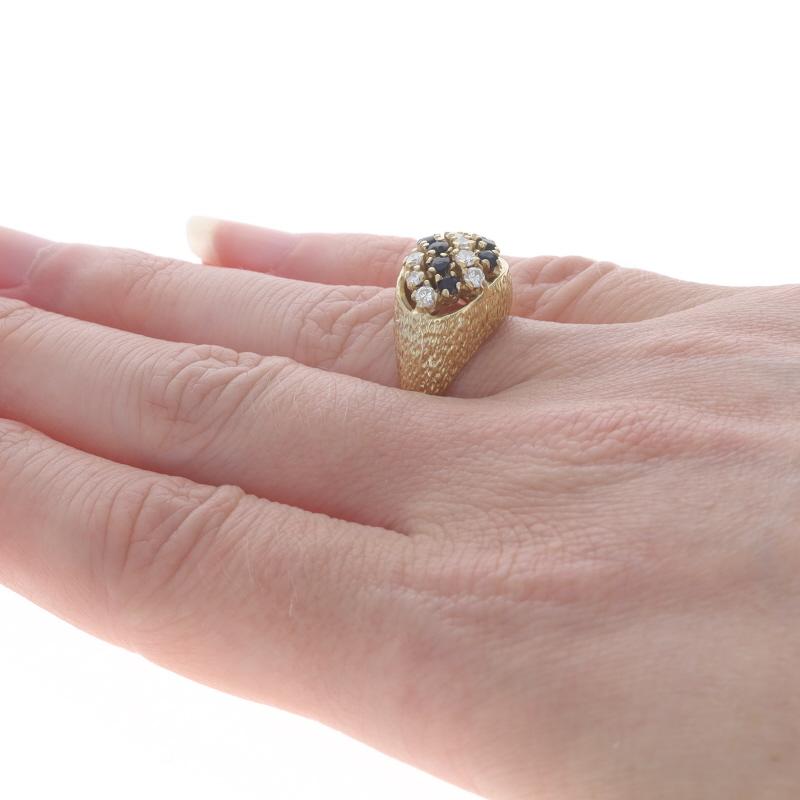 Bague cocktail en or jaune avec saphir et diamant - 18k Round .70ctw Pour femmes en vente
