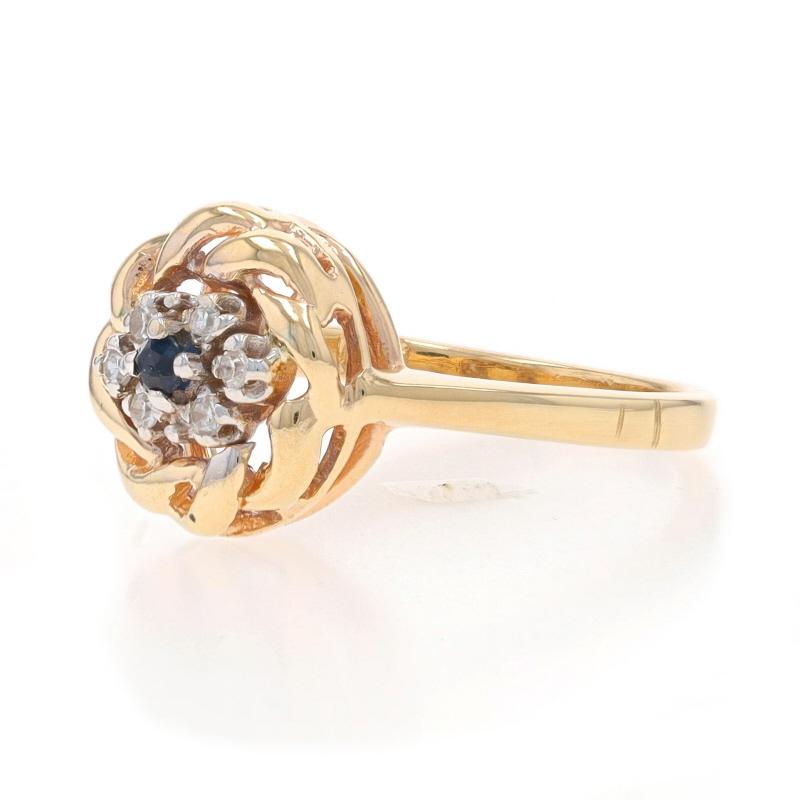 Anello a grappolo con zaffiro e diamante in oro giallo - 14k Round 0.12ctw In condizioni ottime in vendita a Greensboro, NC