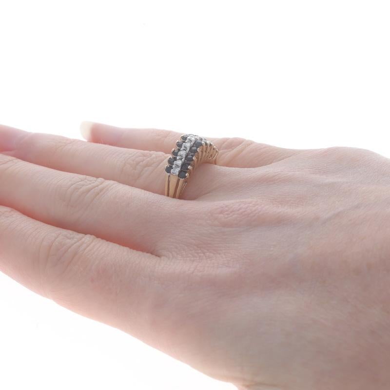 Bague grappe de saphirs et de diamants en or jaune 14 carats à rayures superposées de 1,44 carat poids total Pour femmes en vente