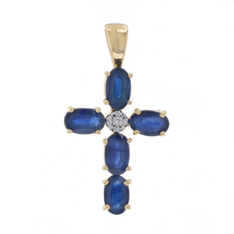 Contenu métallique : Or jaune 14k et or blanc 14k

Informations sur les pierres

Saphirs naturels
Traitement : Chauffage
Carat(s) : 1.75ctw
Coupe : Ovale
Couleur : Bleu

Diamant naturel
Coupe : Simple
Note sur la pierre : (un petit accent)

Total