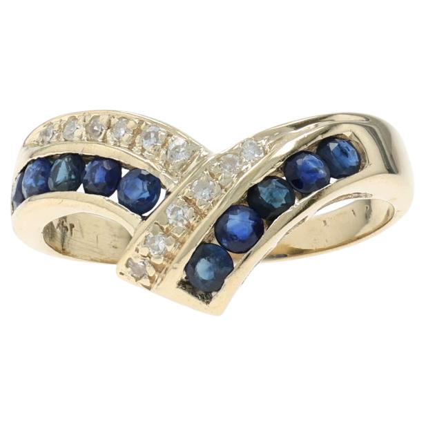 Oro Amarillo Zafiro Diamante Cruzado V Banda 14k Rd .86ctw Chevron Cinta Anillo en venta