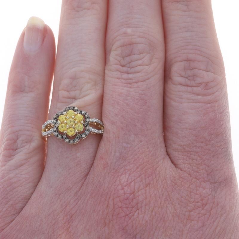 Taille ronde Bague en or jaune saphir diamant fleur Halo - 10k Round 1.09ctw en vente