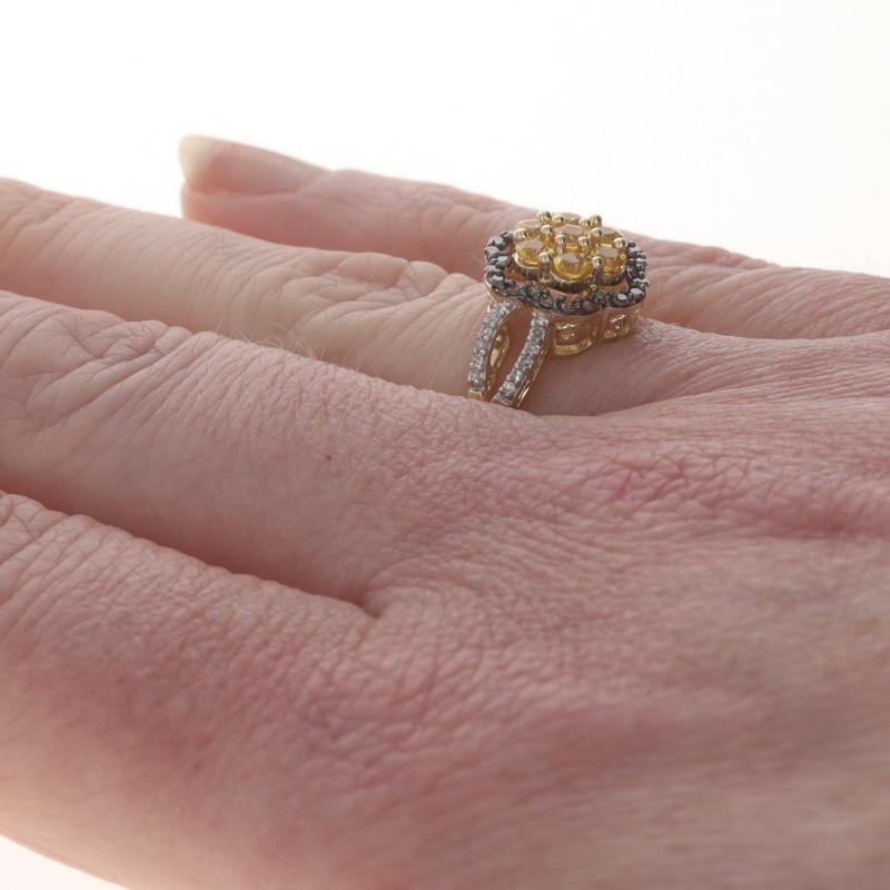 Bague en or jaune saphir diamant fleur Halo - 10k Round 1.09ctw Pour femmes en vente