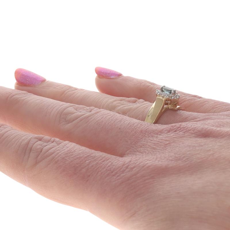 Bague en or jaune saphir diamant Halo Bypass - 10k Marquise .41ctw Pour femmes en vente