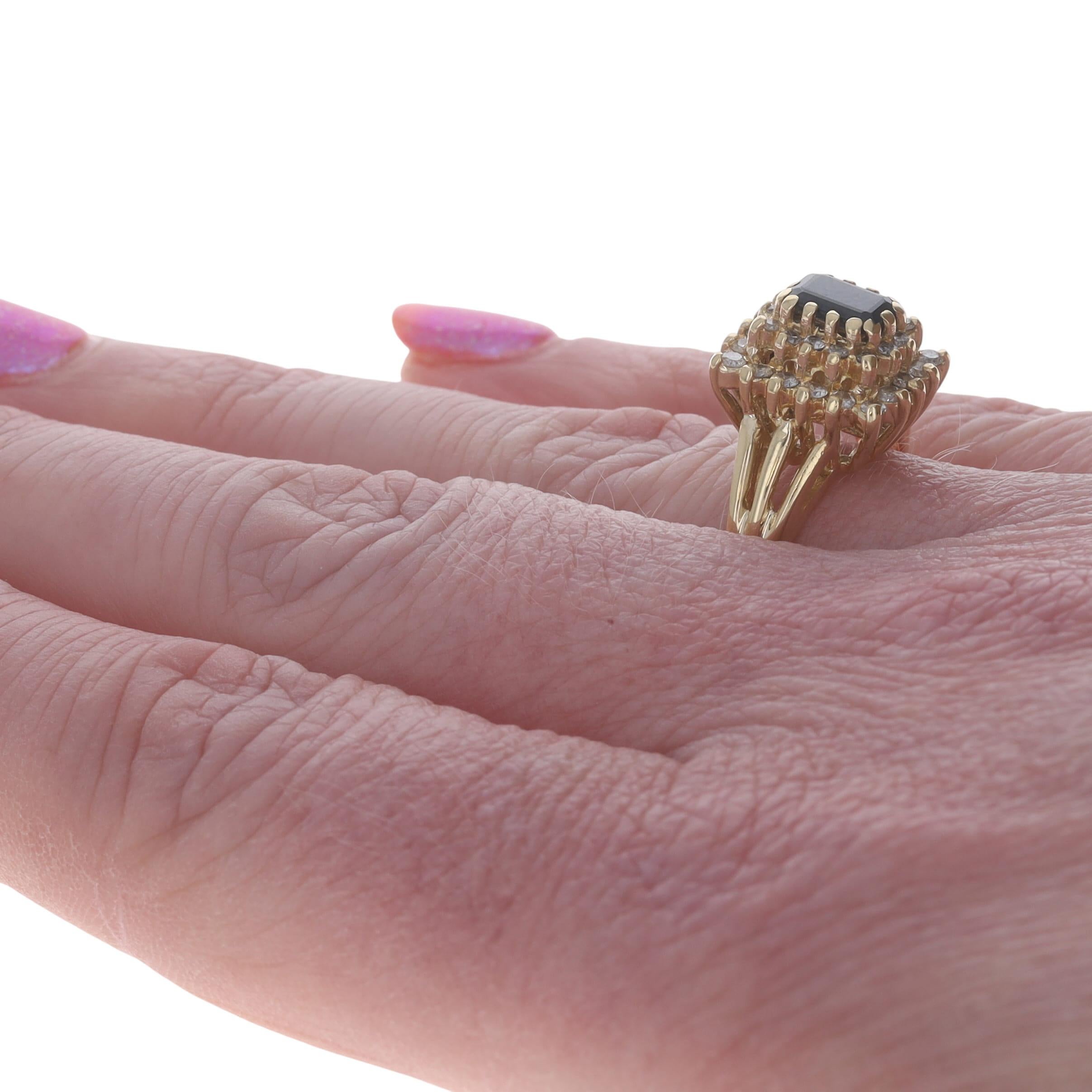 Bague en or jaune saphir diamant halo - 14k Emerald 1.25ctw Pour femmes en vente