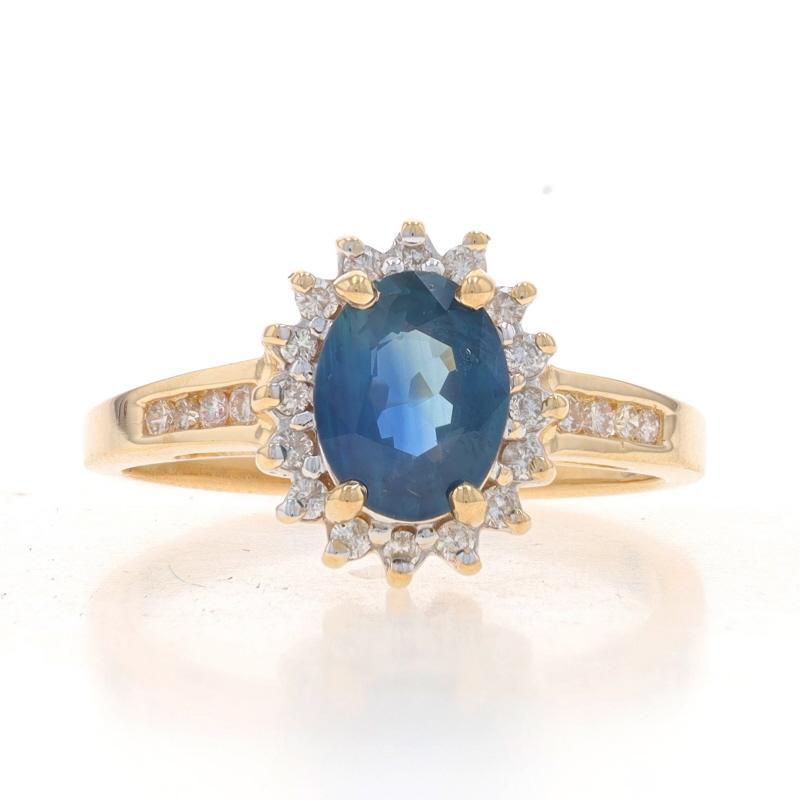 Taille : 7 1/4
Frais de taille : Up&Up pour 25 $ ou Down pour 25 $.

Contenu métallique : Or jaune 14k et or blanc 14k

Informations sur les pierres
Saphir naturel
Traitement : Chauffage
Carat(s) : 1.70ct
Coupe : Ovale
Couleur : Bleu

Diamants
