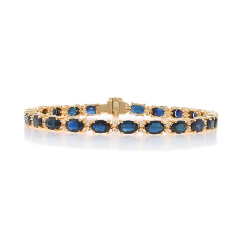 Contenu du métal : Or jaune 14k

Informations sur les pierres

Saphirs naturels
Traitement : Chauffage
Carat(s) : 15.60ctw
Coupe : Ovale

Diamants naturels
Carat(s) : .38ctw
Coupe : Brillant rond
Couleur : H - I
Clarté : SI1 - I1

Total des carats :