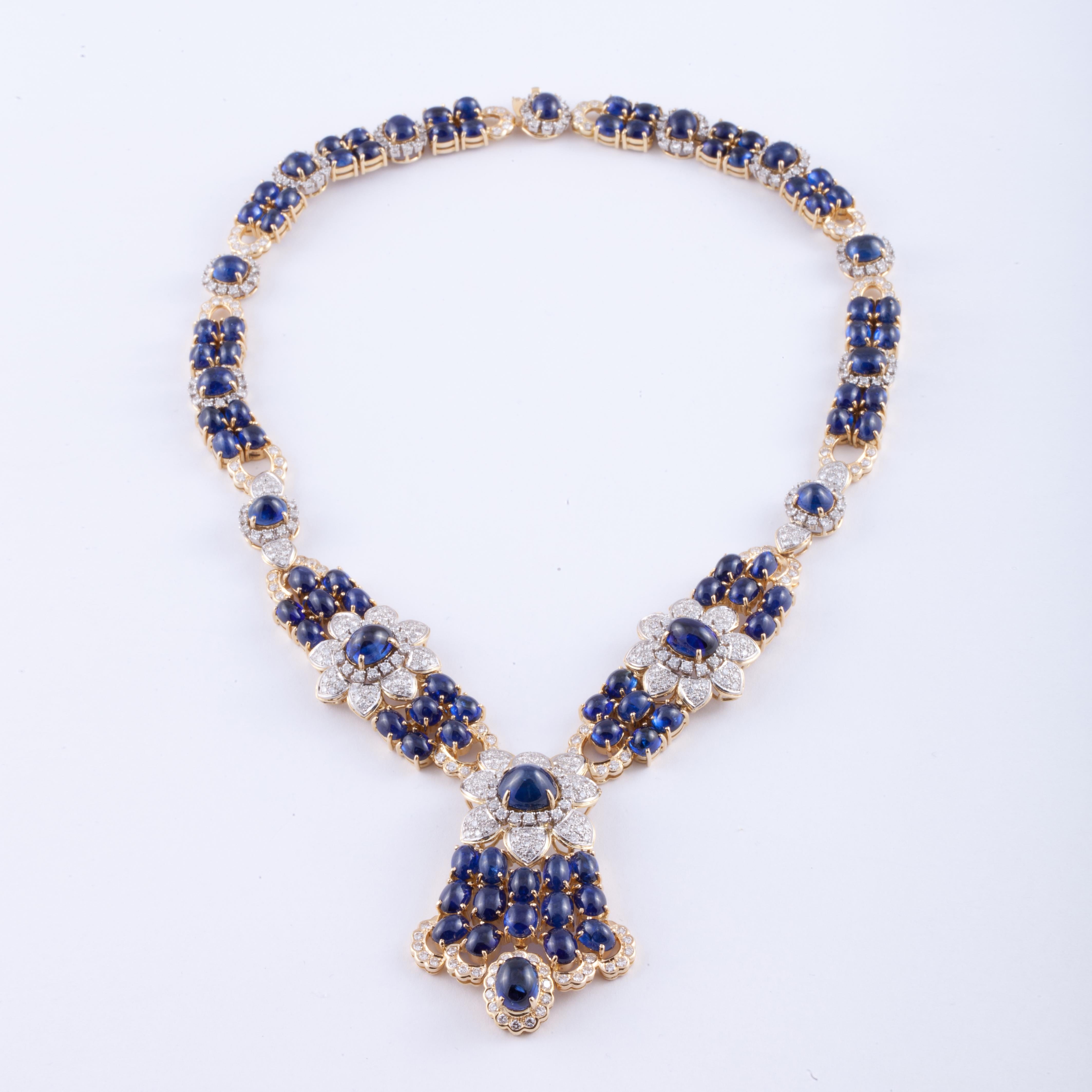 Cabochon Sapphire and Diamond Necklace in 18K Gold In Good Condition For Sale In Houston, TX