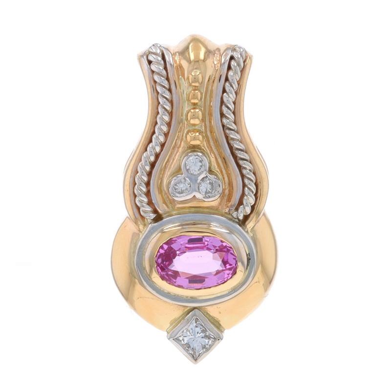 Contenu métallique : Or jaune 14k et or blanc 14k

Informations sur les pierres

Saphir naturel
Traitement : Chauffage
Carat(s) : .60ct
Coupe : Ovale
Couleur : rose

Diamants naturels
Carat(s) : .10ctw
Taille : Princesse & Brilliante ronde
Couleur :