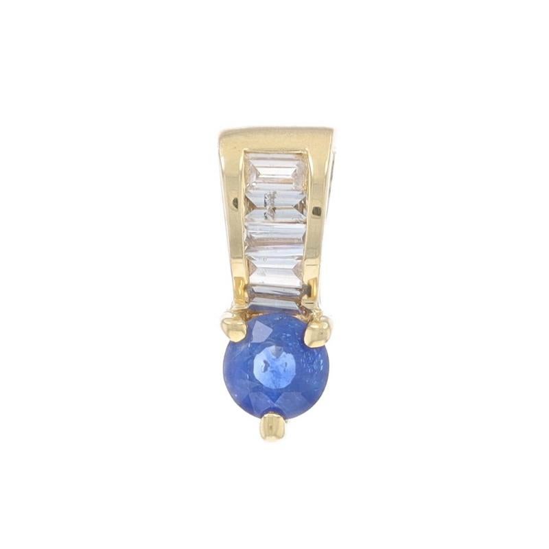 Contenu du métal : Or jaune 14k

Informations sur les pierres

Saphir naturel
Traitement : Chauffage
Carat(s) : .68ct
Coupe : Ronde
Couleur : Bleu

Diamants naturels
Carat(s) : .23ctw
Coupe : Baguette
Couleur : G - H
Clarté : SI2 - I1

Total des