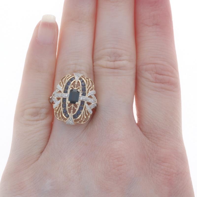 Round Cut Yellow Gold Sapphire Diamond Ring - 14k Emerald & Round 1.00ctw Milgrain For Sale