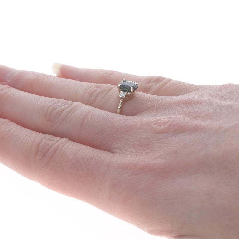 Bague en or jaune 14 carats avec saphir et diamants, taille ovale 1,14 carat Pour femmes en vente