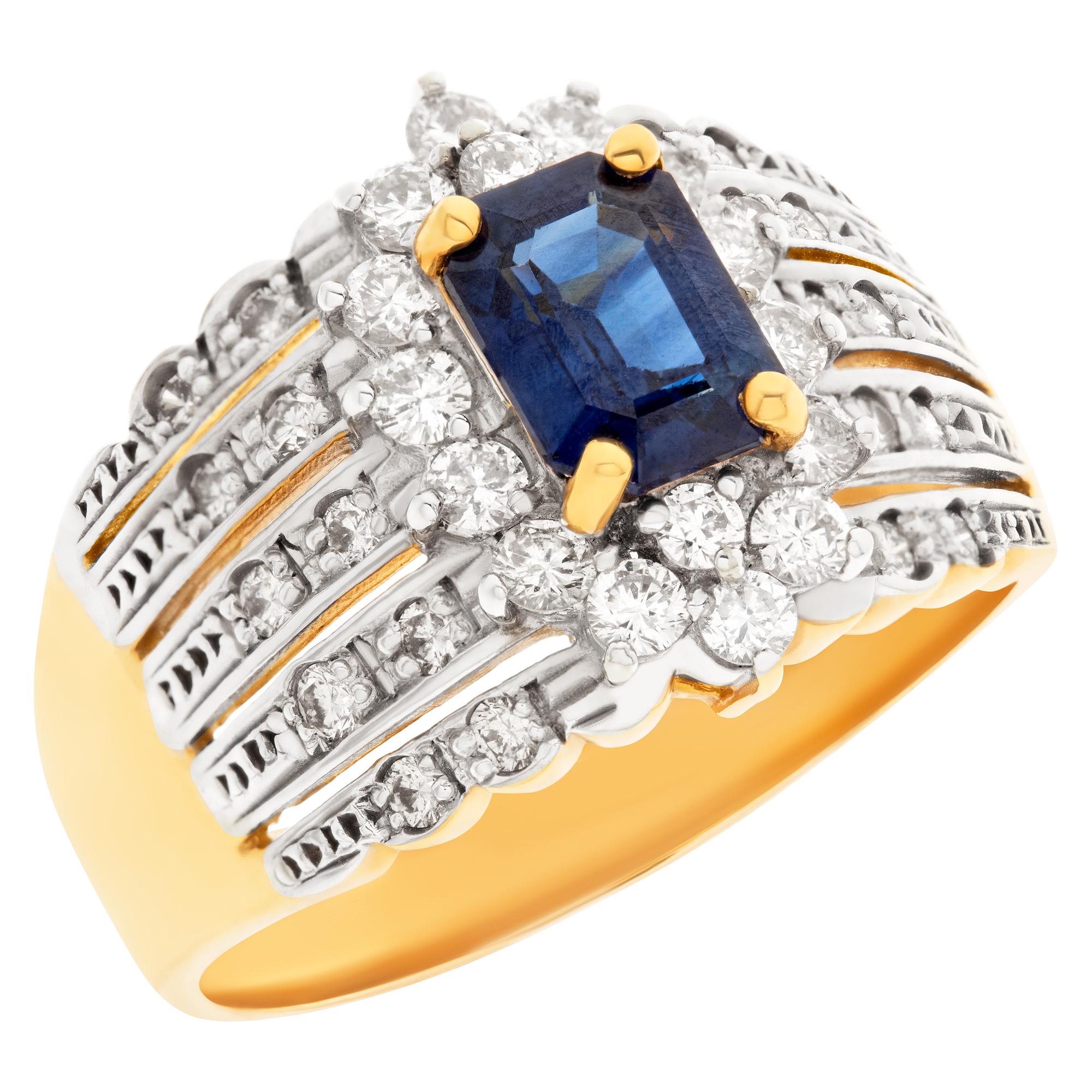 Ring aus Gelbgold mit Saphiren und Diamanten, signiert von LeVian im Zustand „Hervorragend“ im Angebot in Surfside, FL