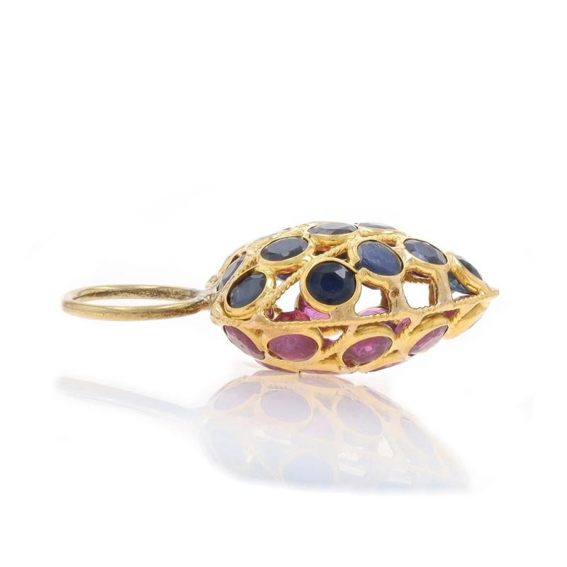 Taglio rotondo Ciondolo reversibile in oro giallo con zaffiro e cuore di rubino 14k rotondo 3,00ctw Love in vendita