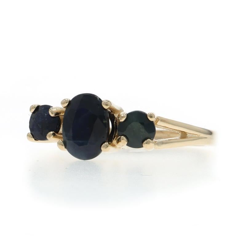 Bague trois pierres en or jaune saphir - 14k Oval 1.88ctw Excellent état - En vente à Greensboro, NC