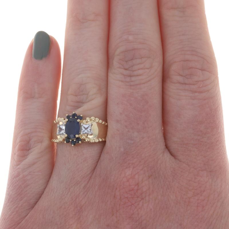 Taille ovale Bague en or jaune saphir saphir blanc - 14k ovale 1.54ctw en vente