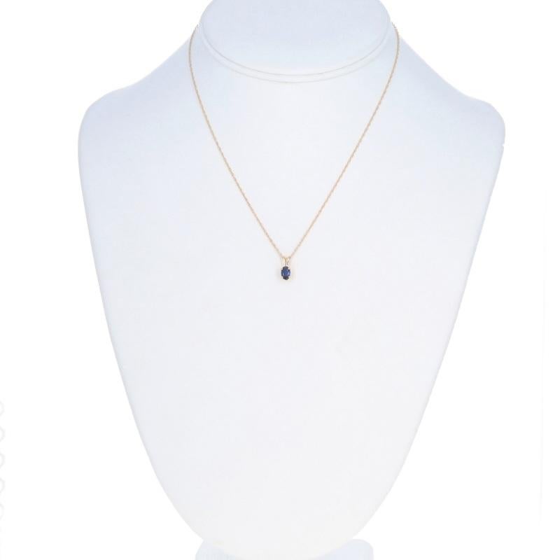 Taille ovale Collier en or jaune avec pendentif saphir solitaire 15 1/2