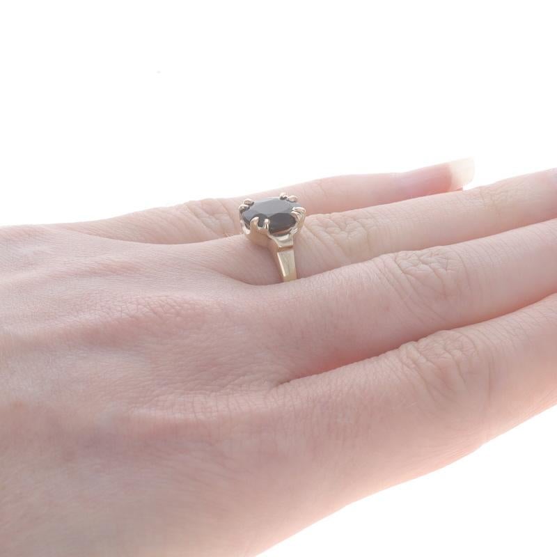 Bague solitaire en or jaune 10 carats avec saphir ovale 2,76 carats Pour femmes en vente