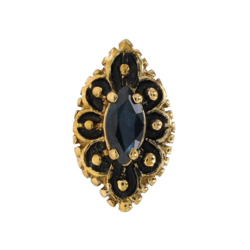 Metallgehalt: 14k Gelbgold

Informationen zu Stein

Natürlicher Saphir
Behandlung: Heizung
Karat(e): .57ct
Schliff: Marquise
Farbe: Blau

Karat gesamt: 0,57ct

Stil: Rutsche Charme

Messungen

Hoch: 23/32