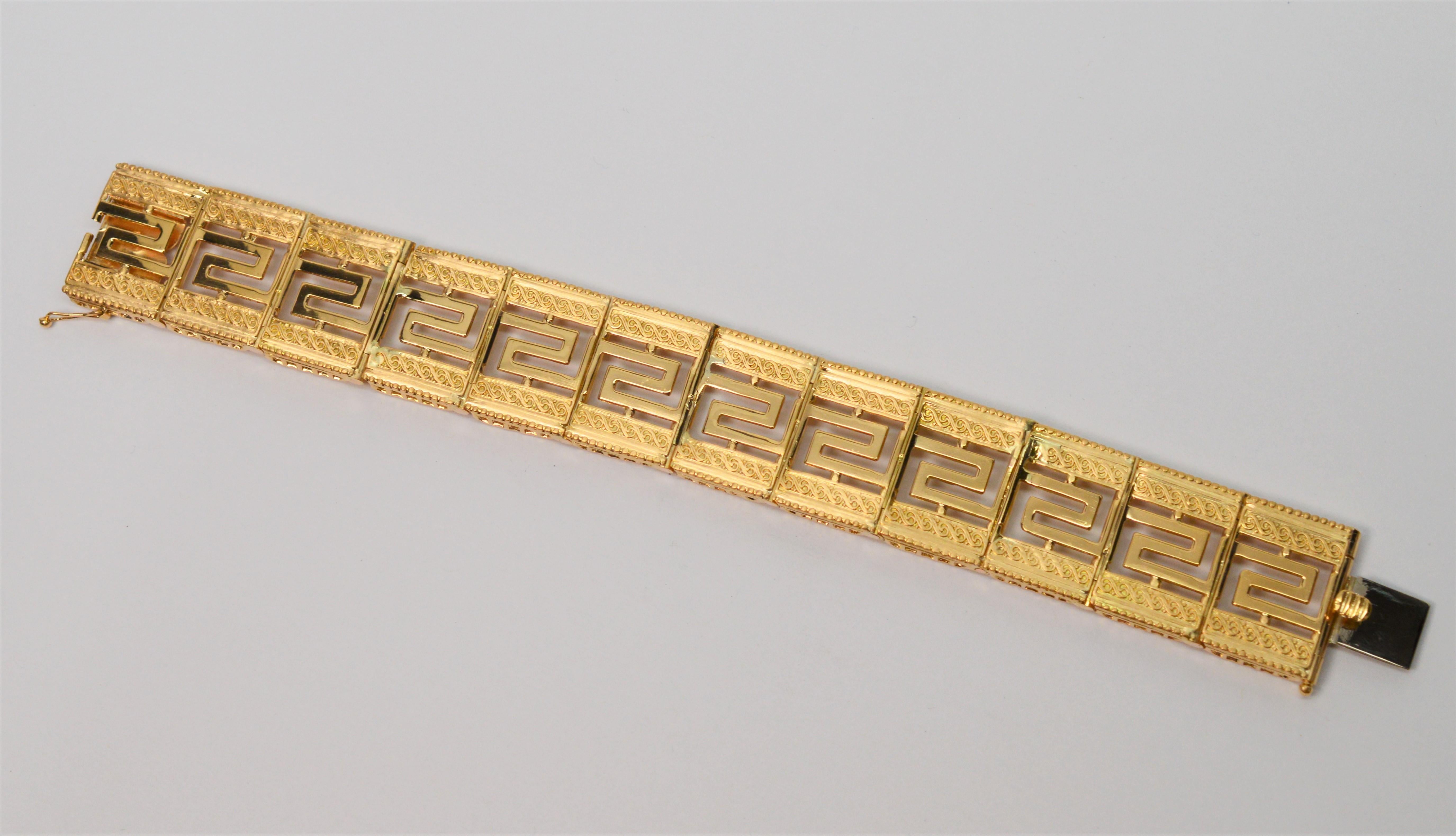 Geometric 18 Karat Yellow Gold Tile Link Bracelet In Good Condition For Sale In Mount Kisco, NY