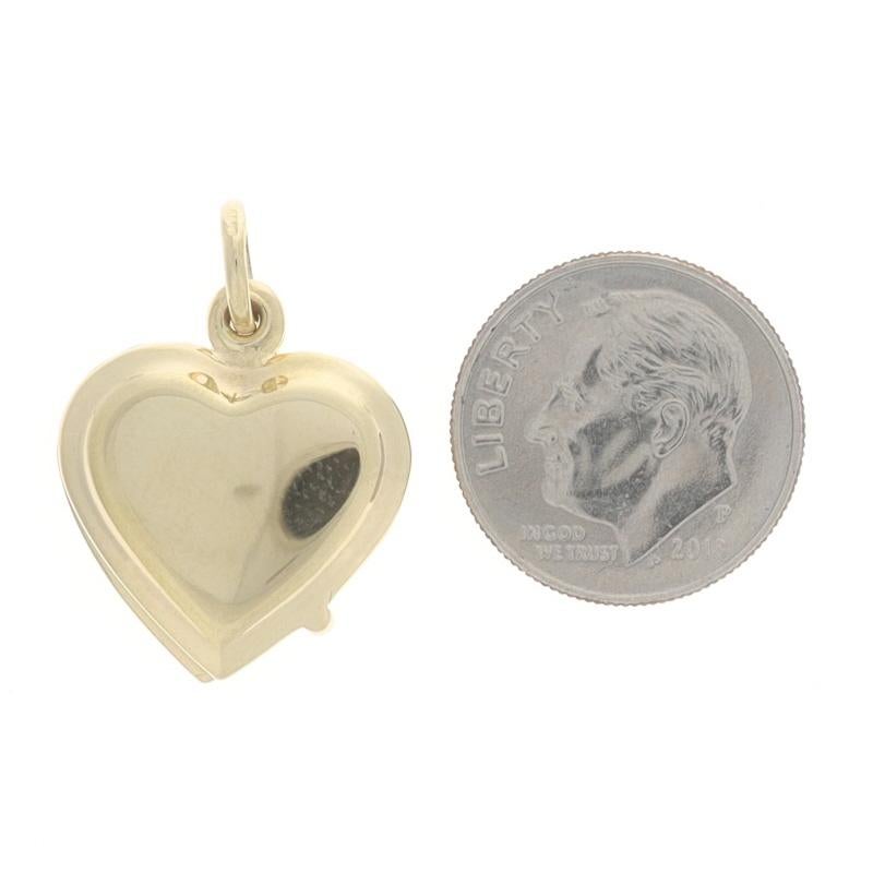 Yellow Gold Scallop Lace Heart Locket Pendant - 14k Love Two Frames For Sale 1