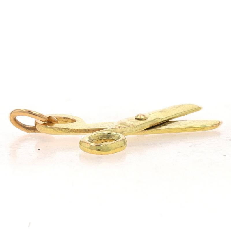 Yellow Gold Scissors Charm - 10k Office School Arts & Crafts Tool Moves In Excellent Condition For Sale In Greensboro, NC