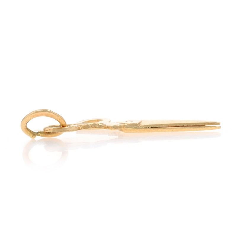 Yellow Gold Scissors Charm - 14k Office School Arts & Crafts Tool In Excellent Condition For Sale In Greensboro, NC